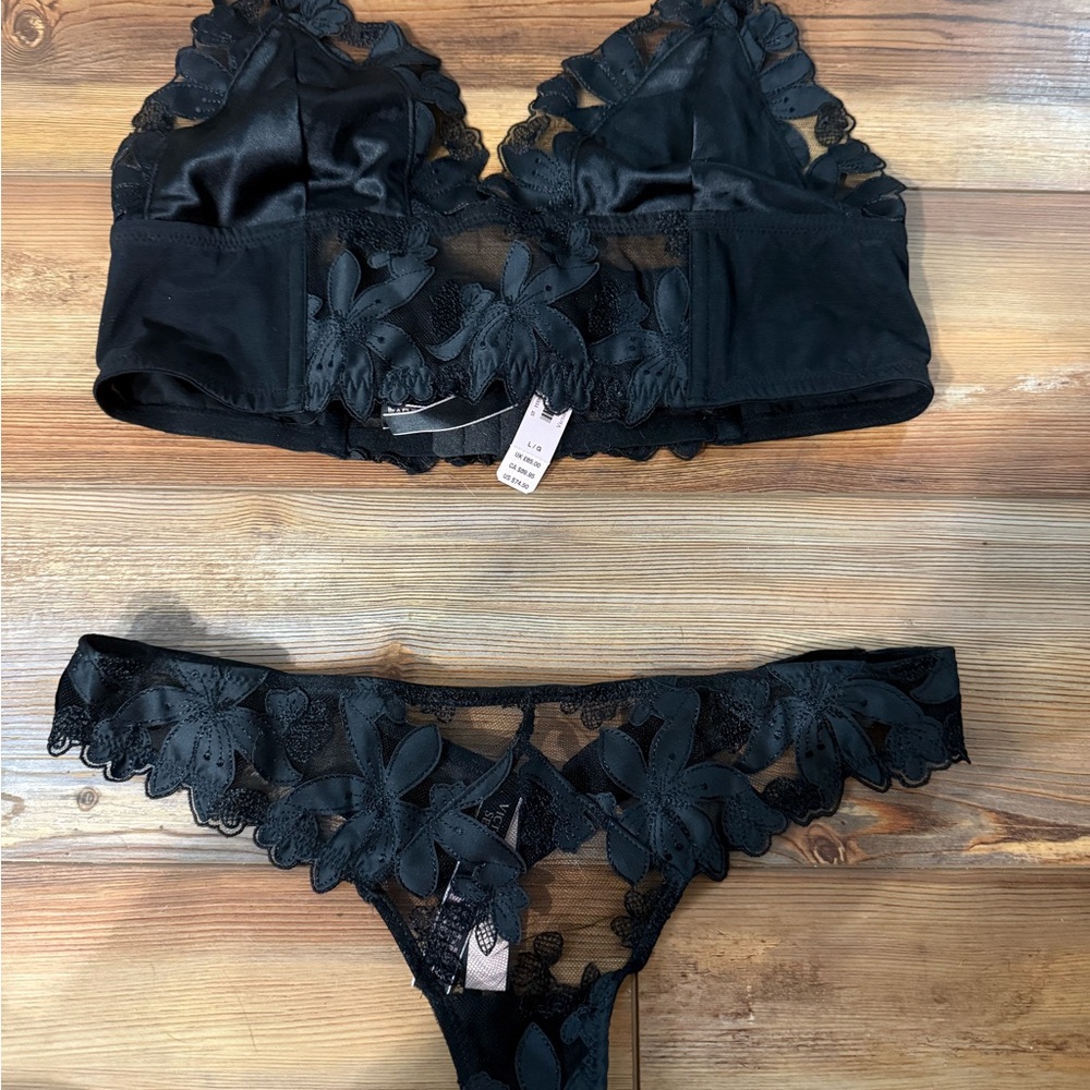 VICTORAS SECRET LUXE LINGERIE UNLINED FLORAL EMBROIDERED BRALETTE & THONG -NWT